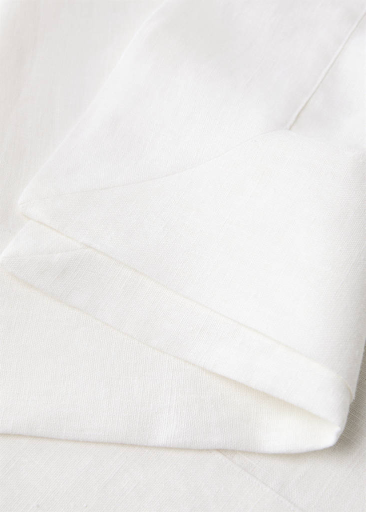 Linen tablecloth for 6 to 8 diners — White