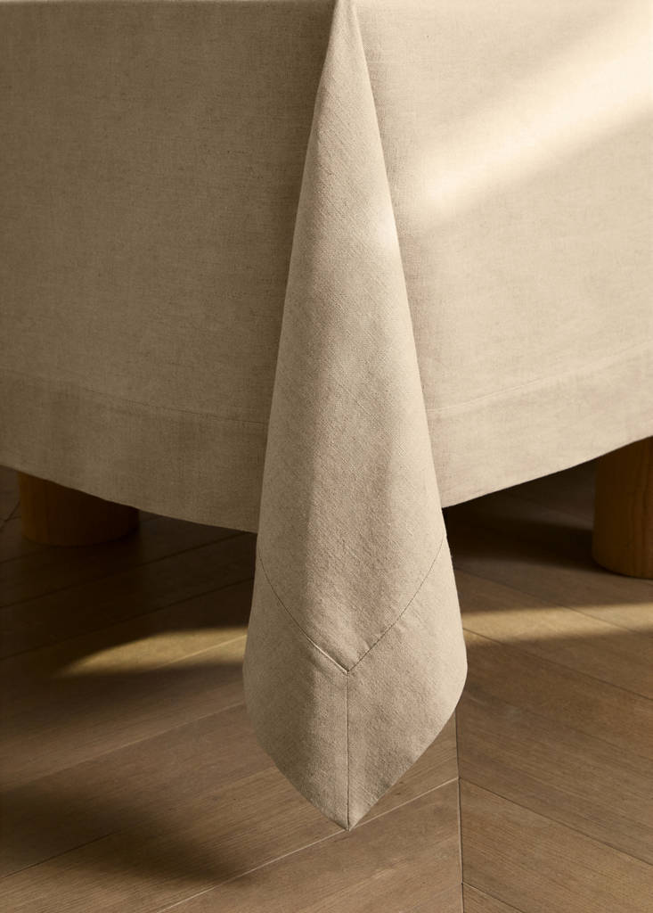 Linen tablecloth for 6 to 8 diners — Sand