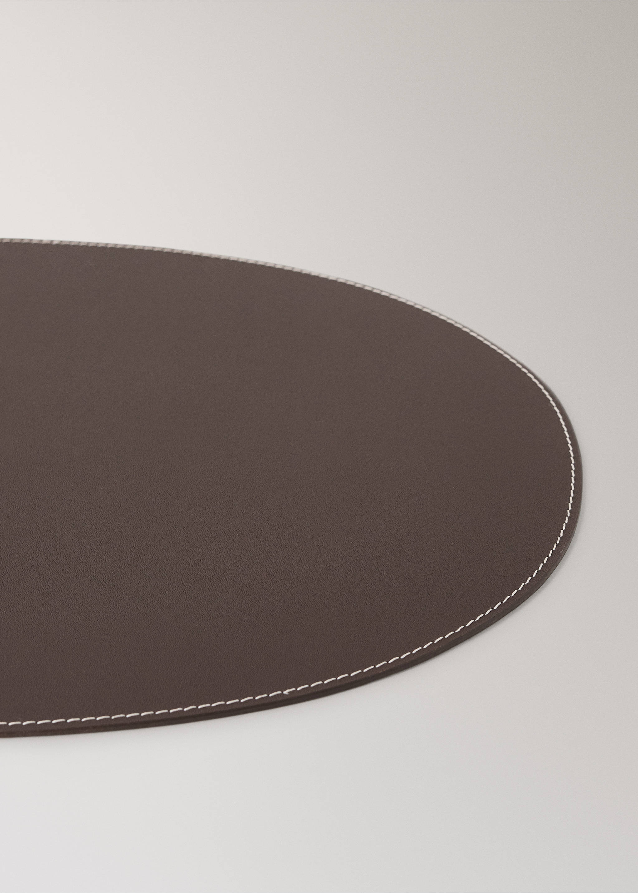 Leather placemat - Details of the article 2, Brown. Ref: 37012559-00.