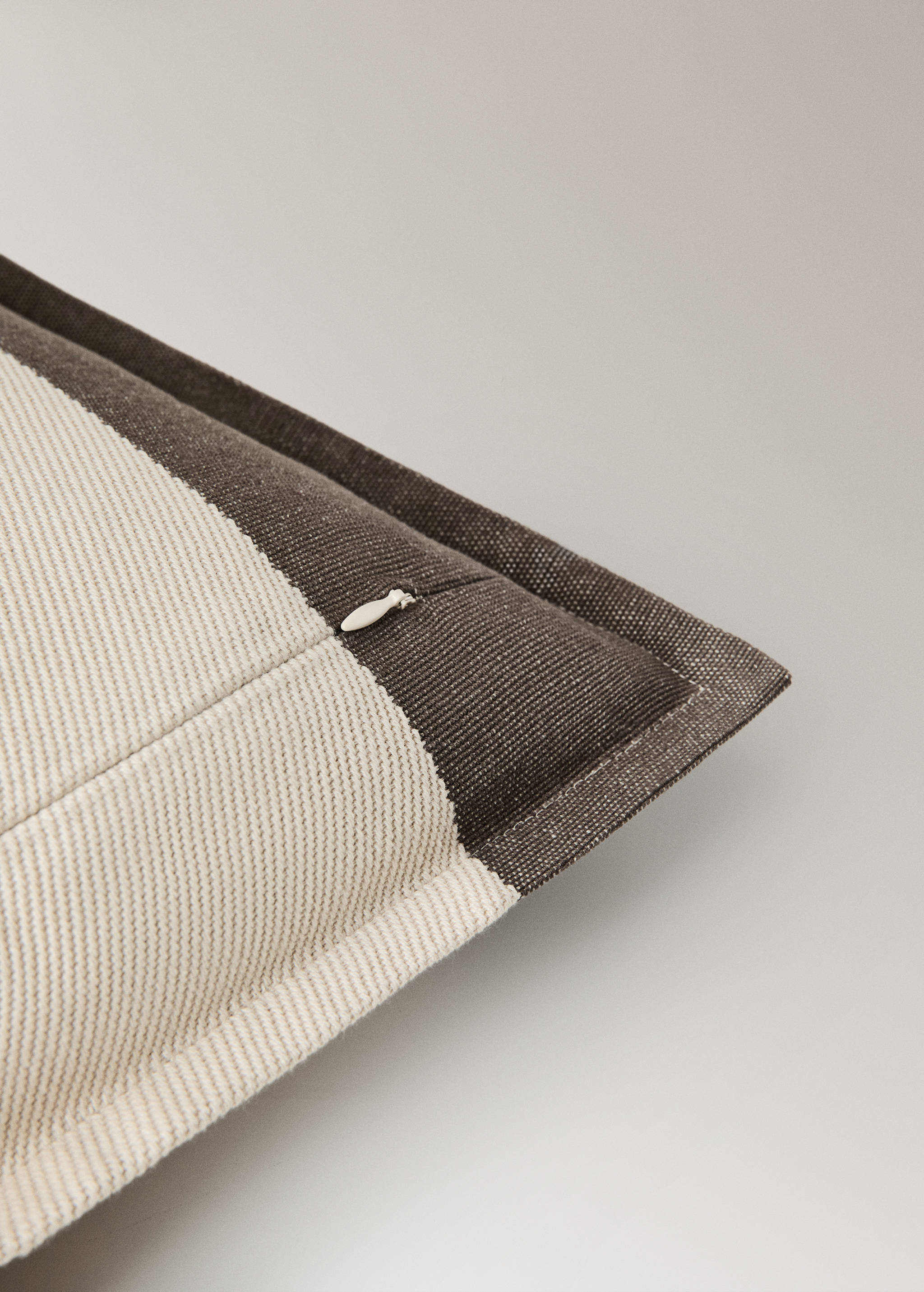 100% striped cushion cover 50x50 - Details of the article 2