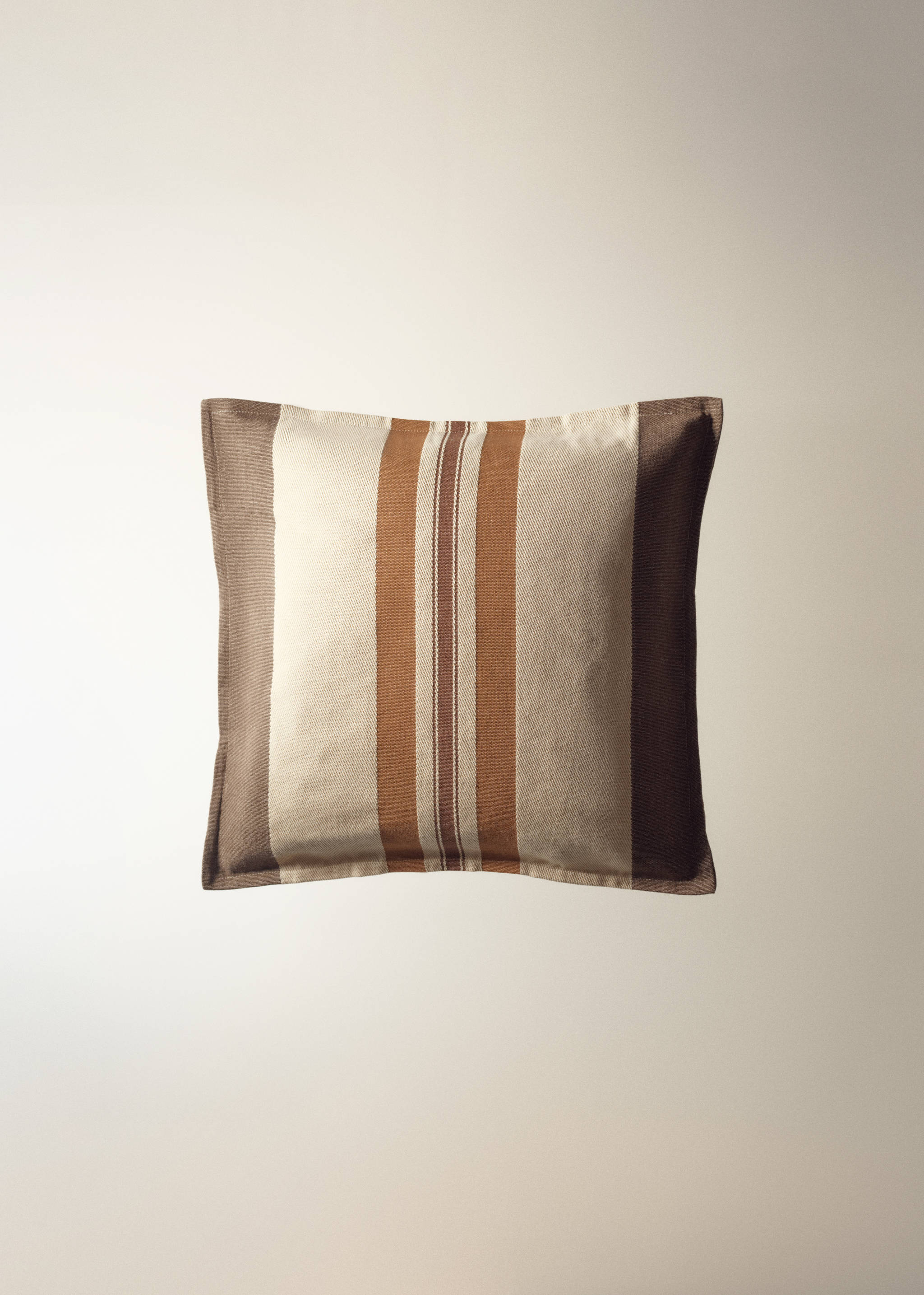 Cotton cushion cover with woven stripe, 50x50cm - Details of the article 5, Russet. Ref: 37012562-00.
