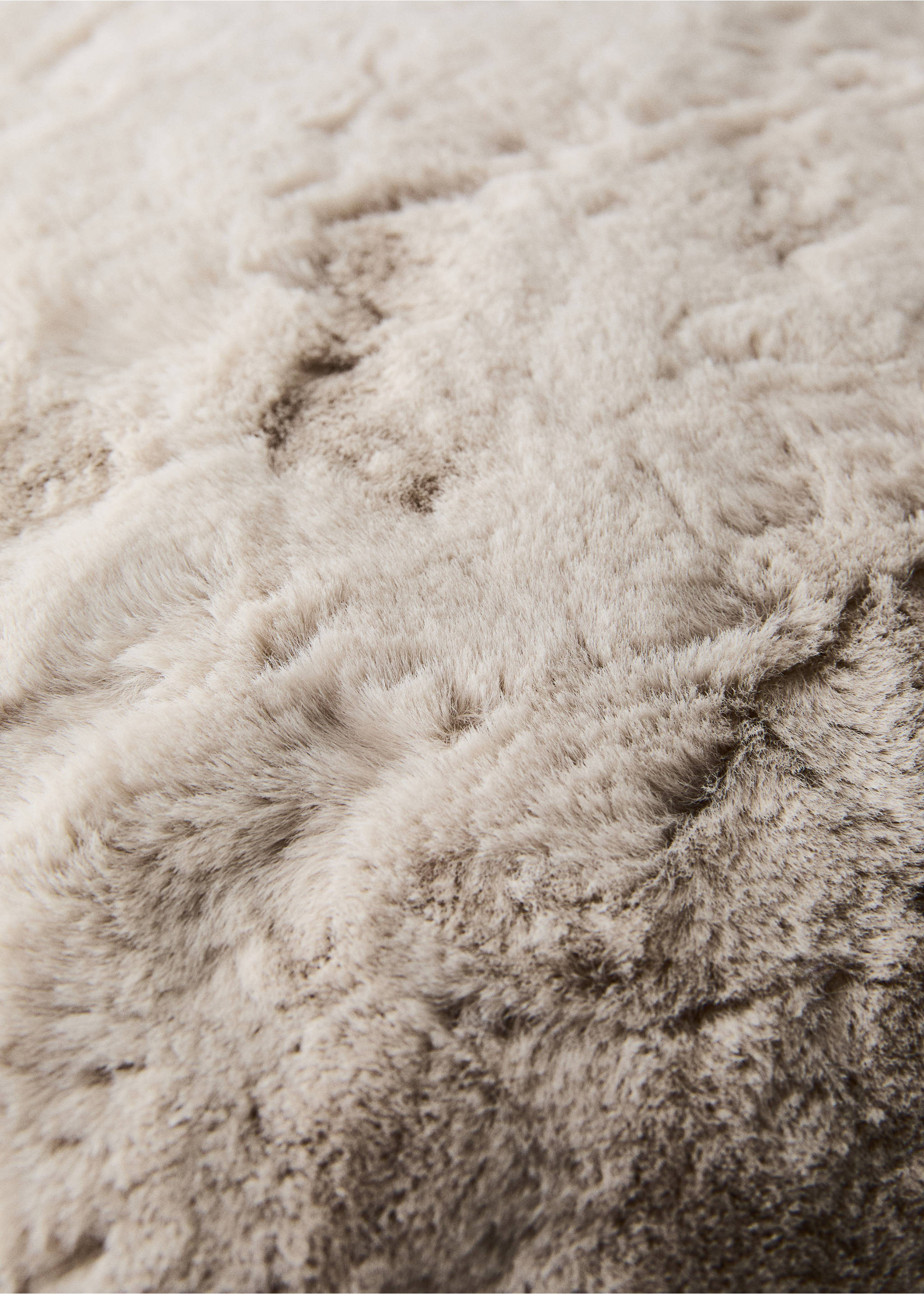 Faux fur cushion cover 50x50 cm - Details of the article 3, Sand. Ref: 37012563-00.