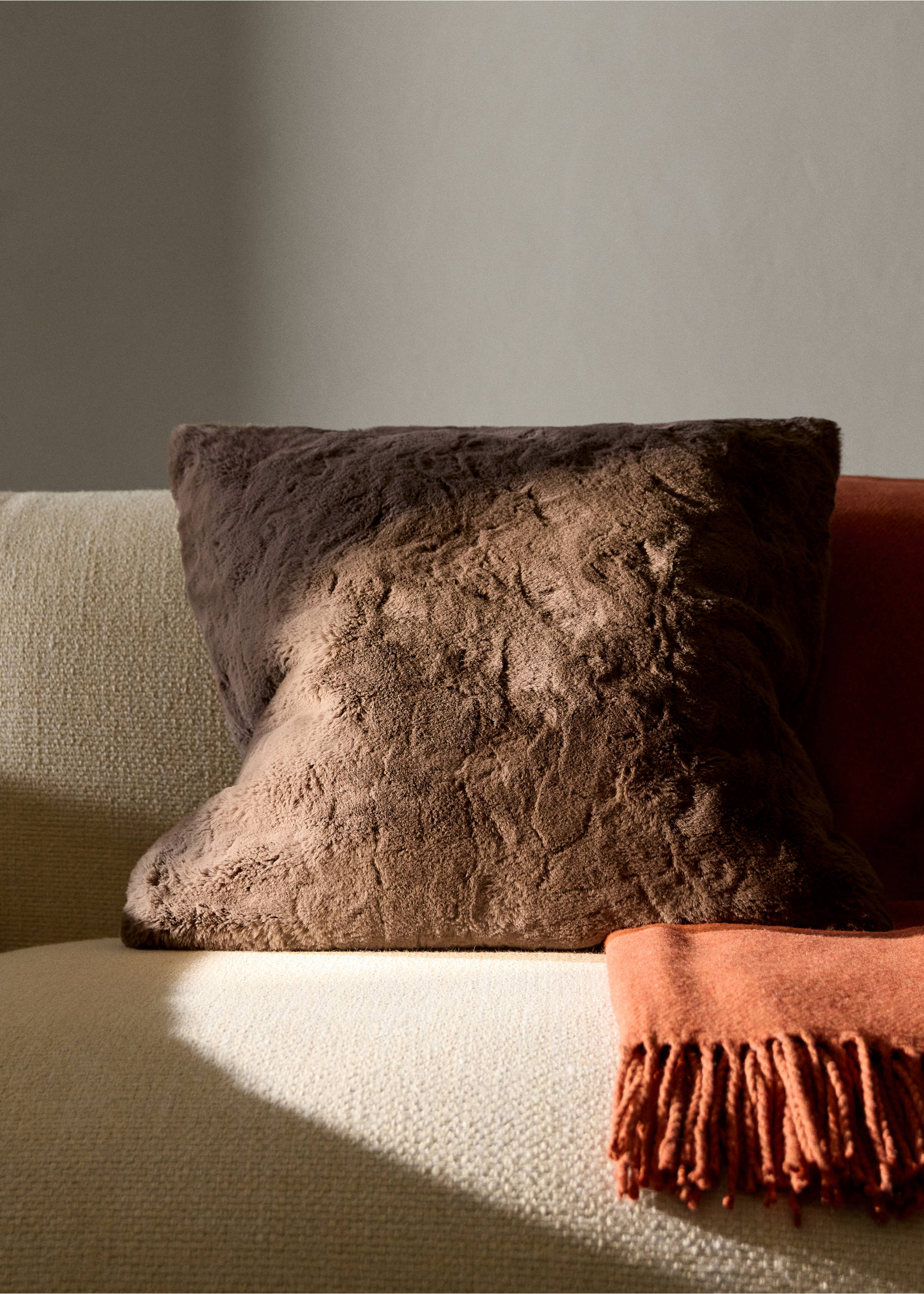Faux fur cushion cover 50x50 cm - General plane, Chocolate. Ref: 37012563-00.