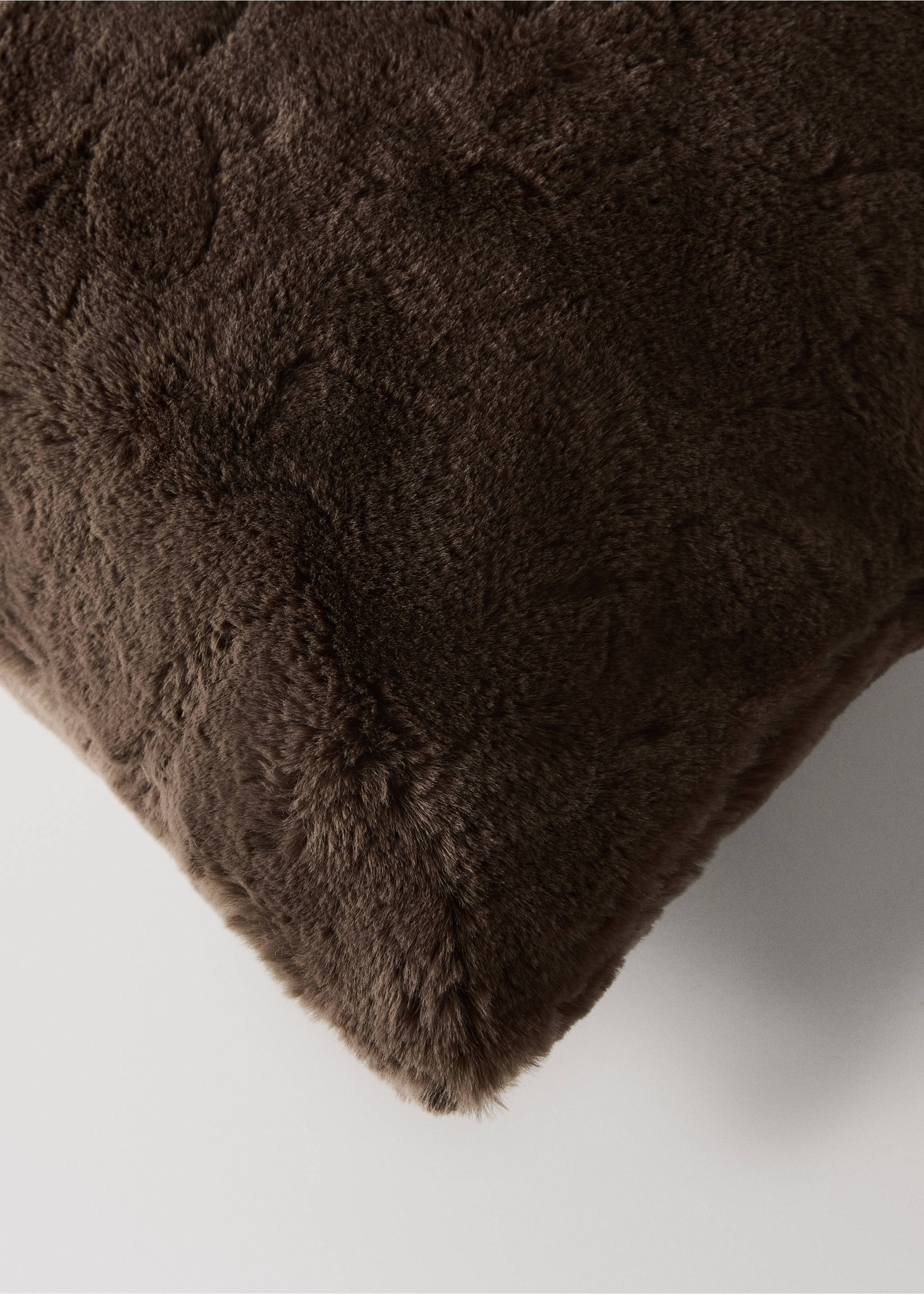 Faux fur cushion cover 50x50 cm - Details of the article 1, Chocolate. Ref: 37012563-00.