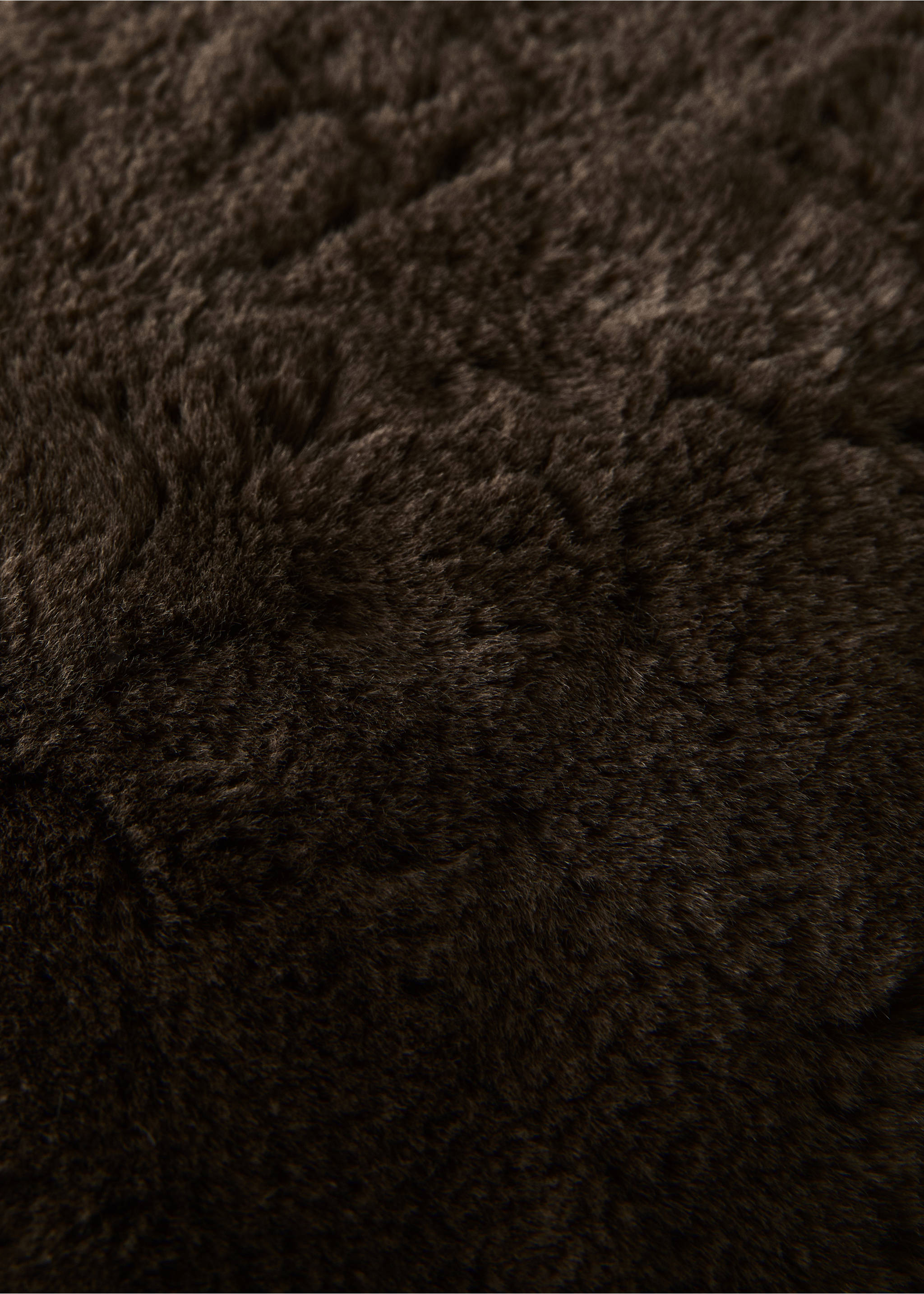 Faux fur cushion cover 50x50 cm - Details of the article 3, Chocolate. Ref: 37012563-00.