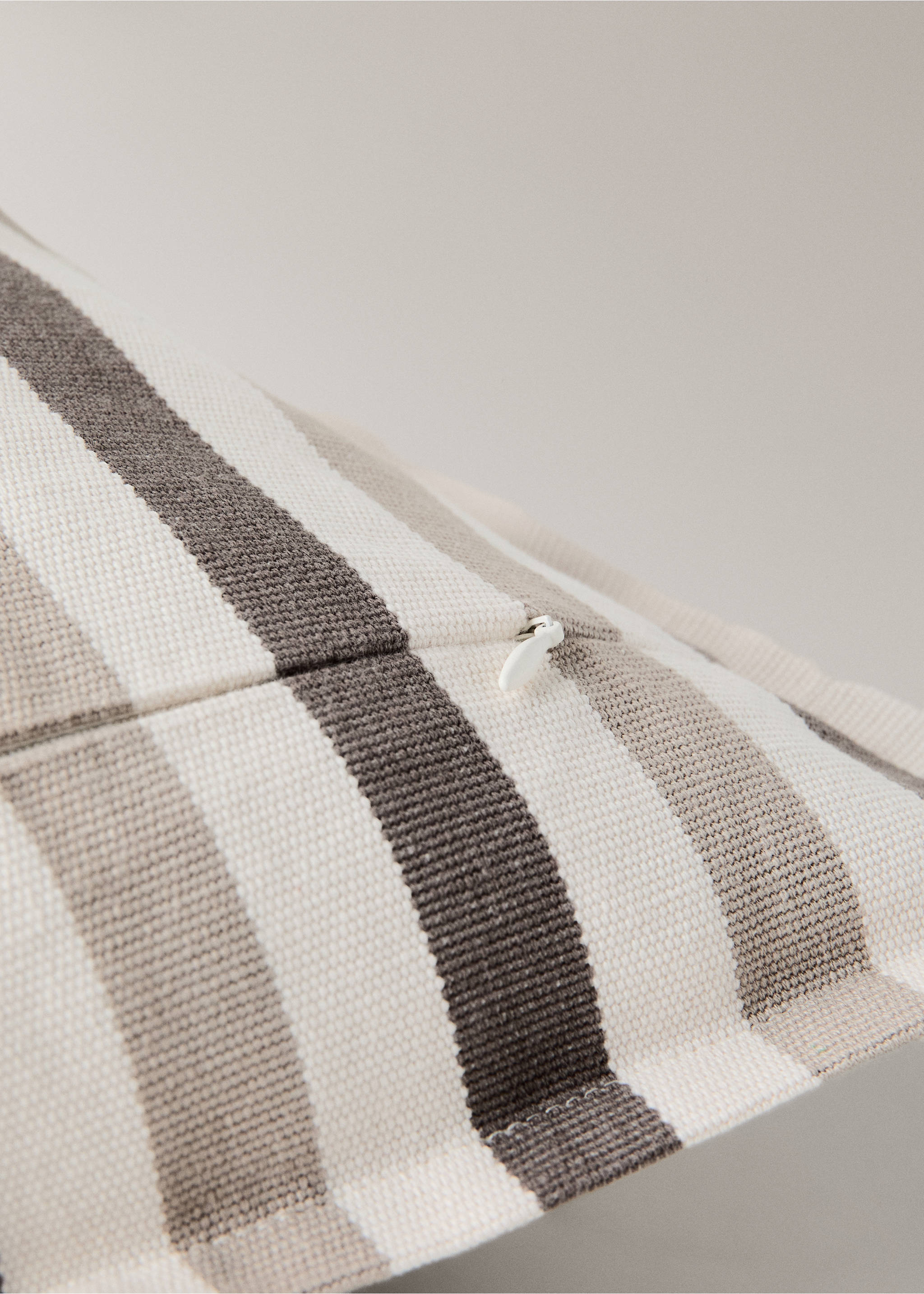 Multicoloured striped woven cushion cover - Details of the article 2, Light/Pastel Brown. Ref: 37012567-00.