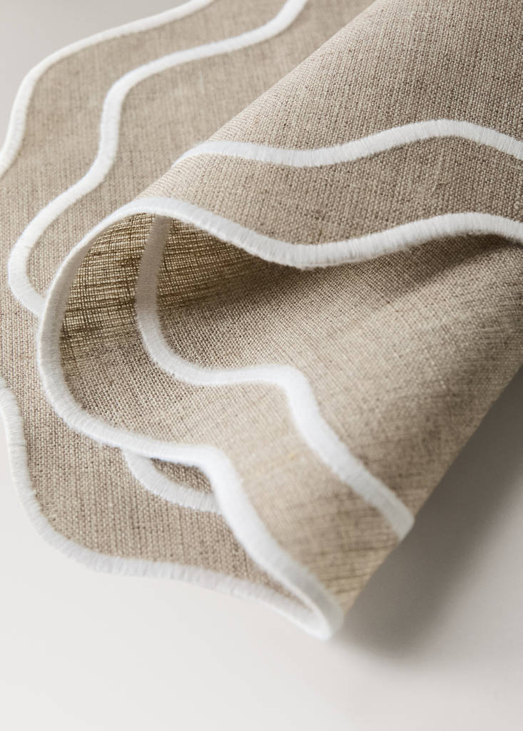 Resin-coated woven linen placemats with wave pattern — Light/Pastel Brown