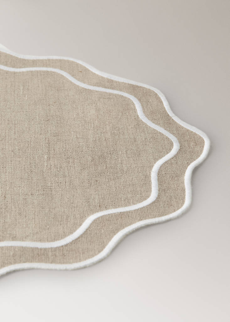 Resin-coated woven linen placemats with wave pattern — Light/Pastel Brown