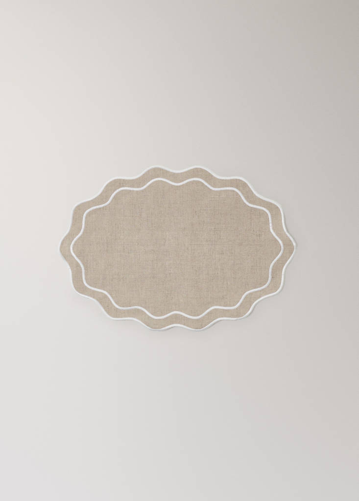 Resin-coated woven linen placemats with wave pattern — Light/Pastel Brown