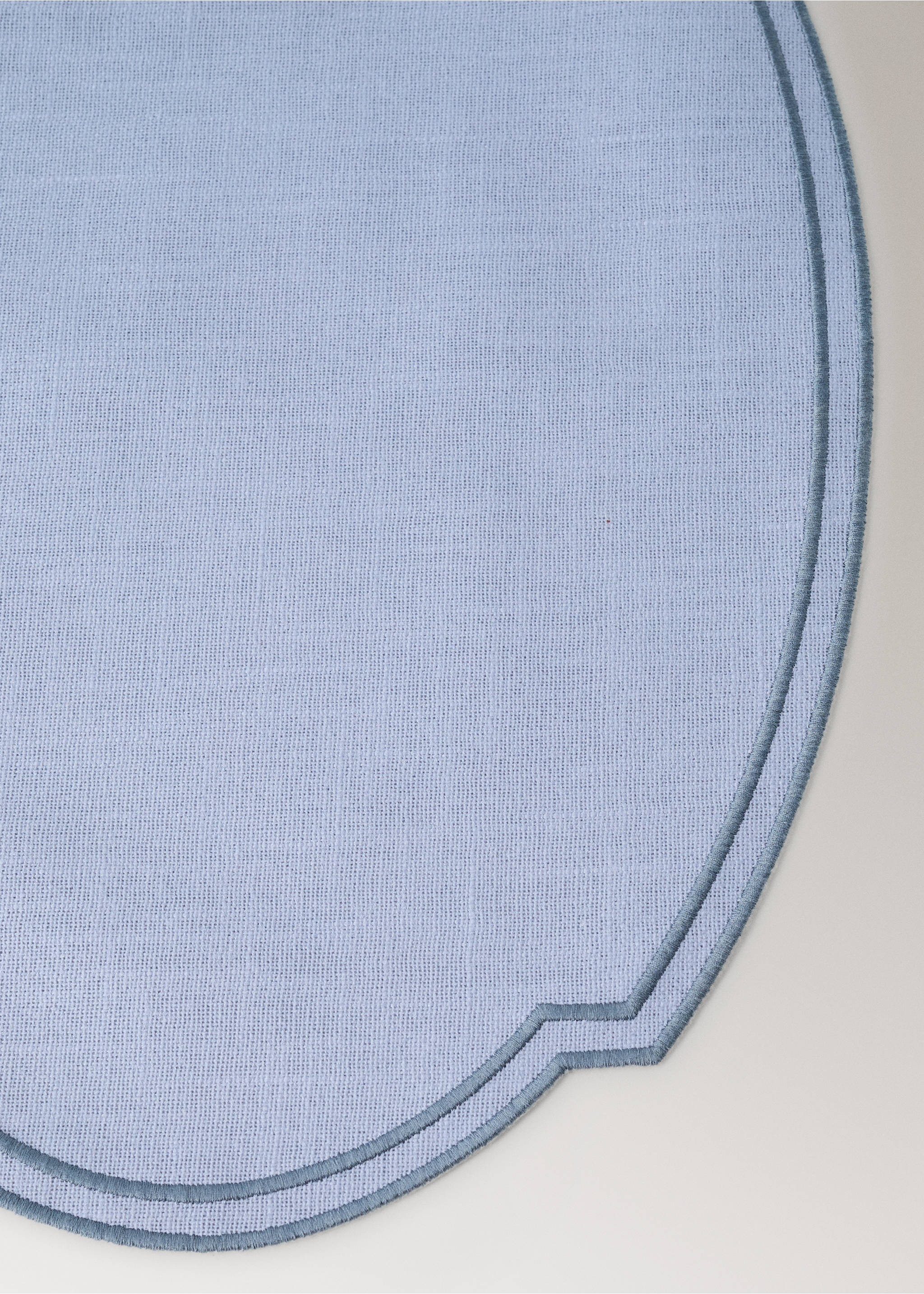 100% cotton placement with embroidered border 35x50cm - Details of the article 2, Sky Blue. Ref: 37012569-00.