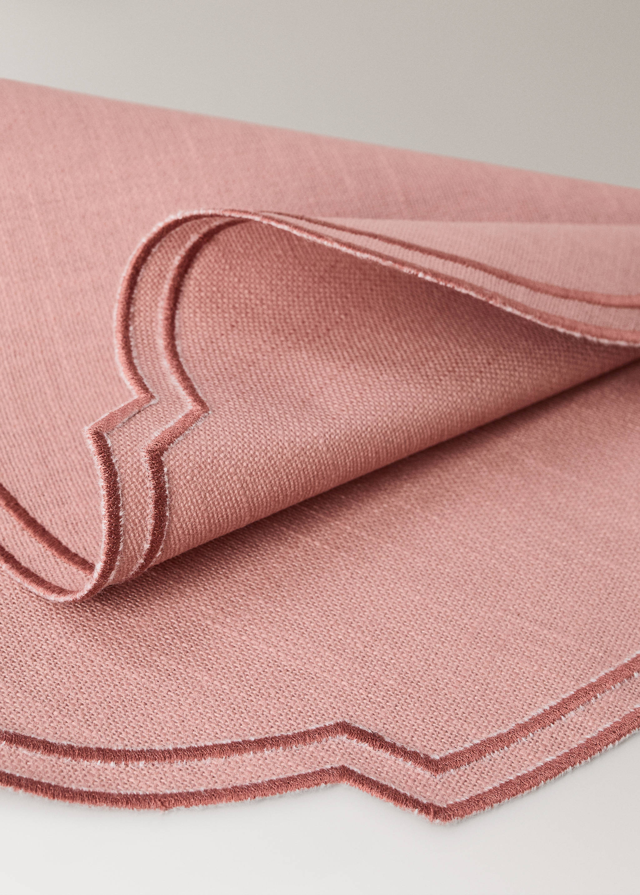 100% cotton placement with embroidered border 35x50cm - Details of the article 1