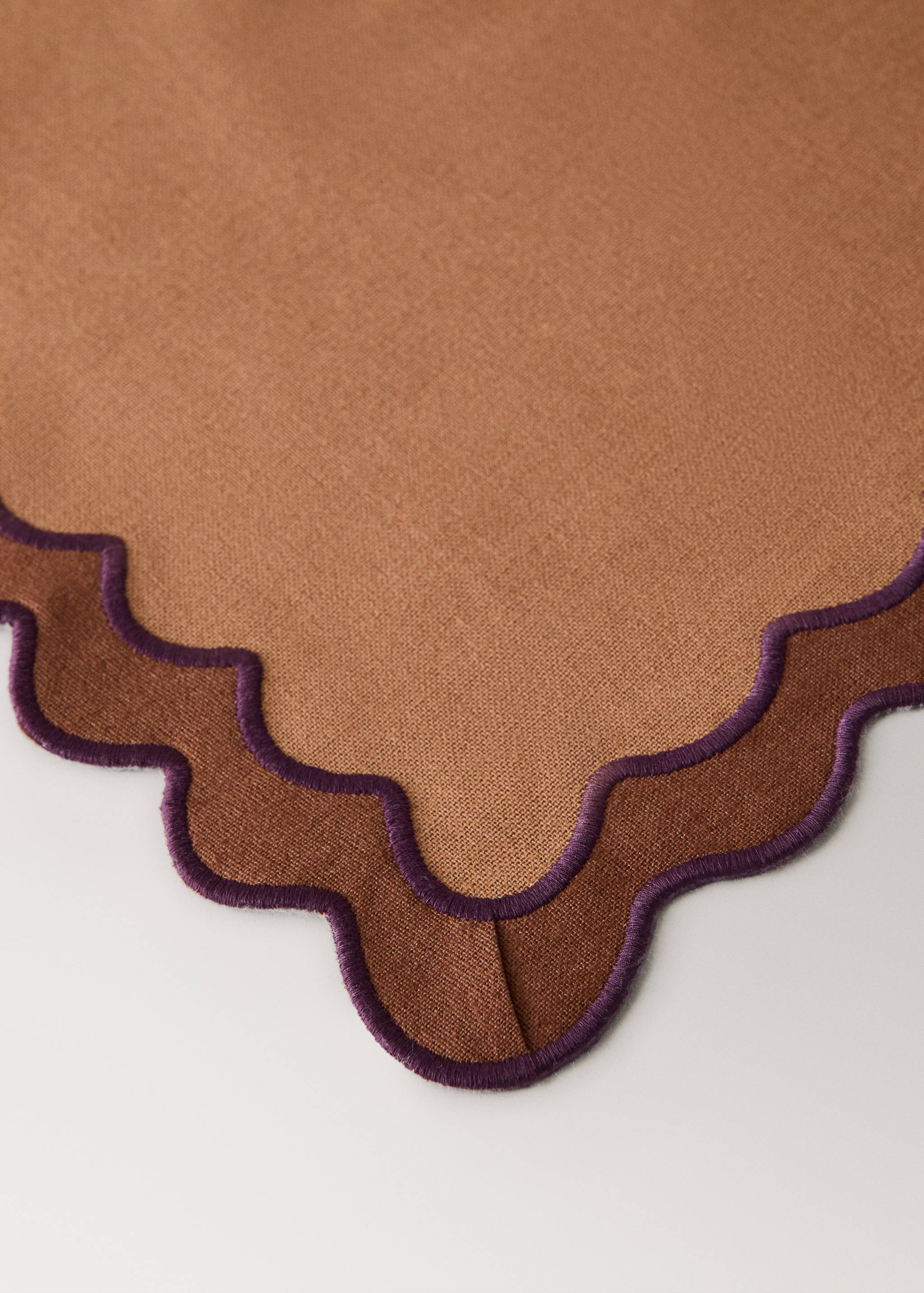 100% cotton placement with embroidered border 35x50cm - Details of the article 2