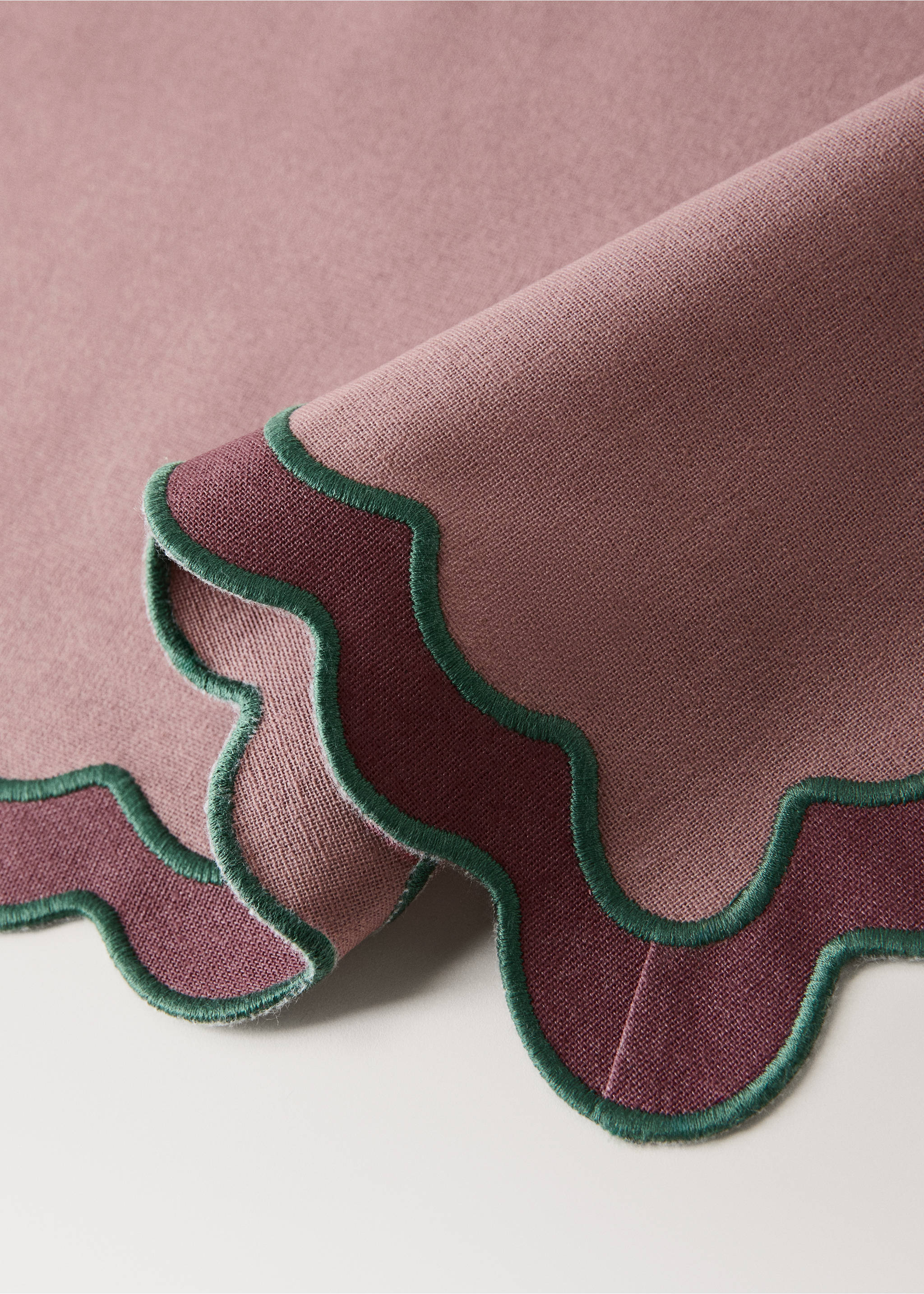 100% cotton placement with embroidered border 35x50cm - Details of the article 1, Pink. Ref: 37012570-00.