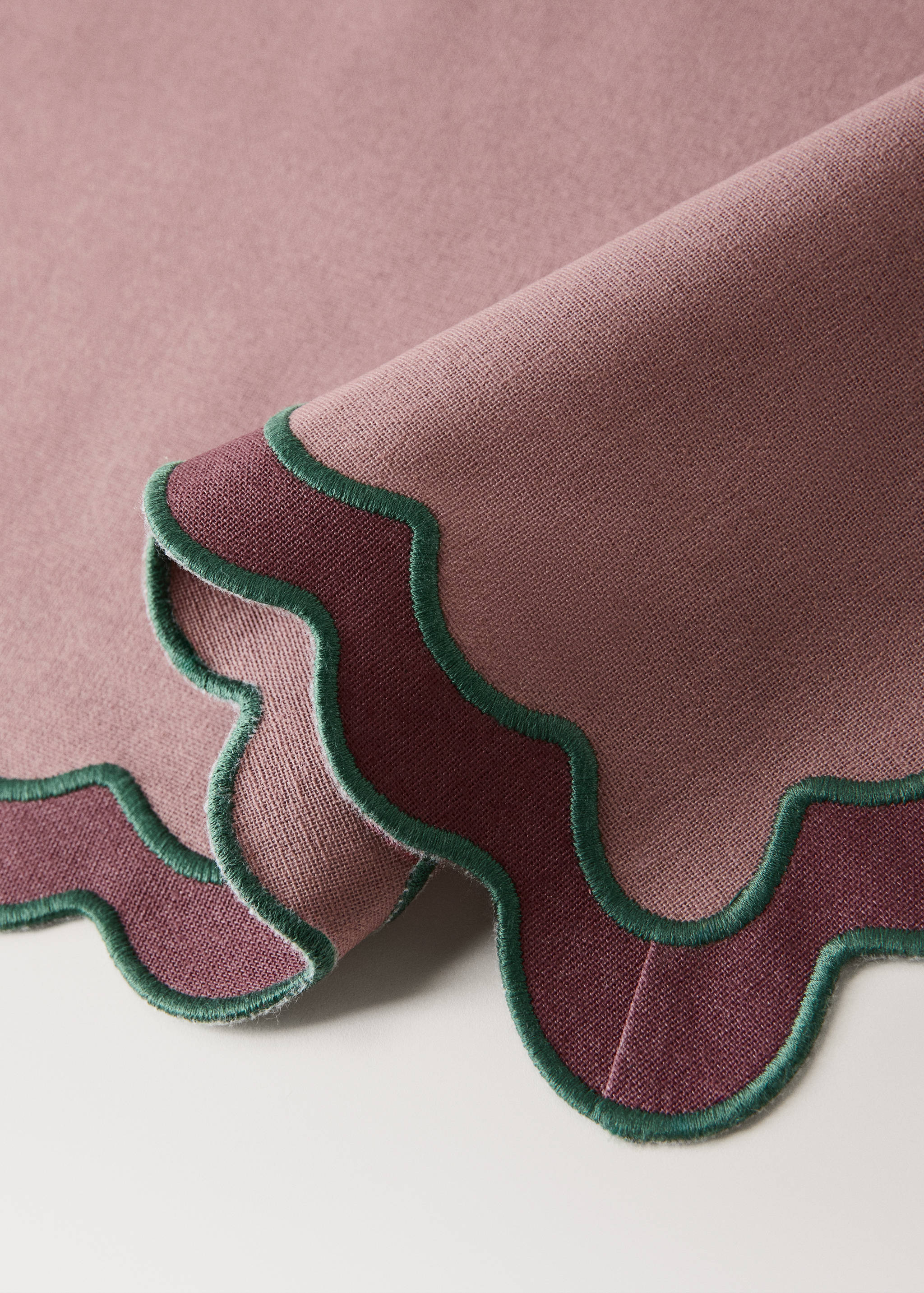 100% cotton placement with embroidered border 35x50cm - Details of the article 1