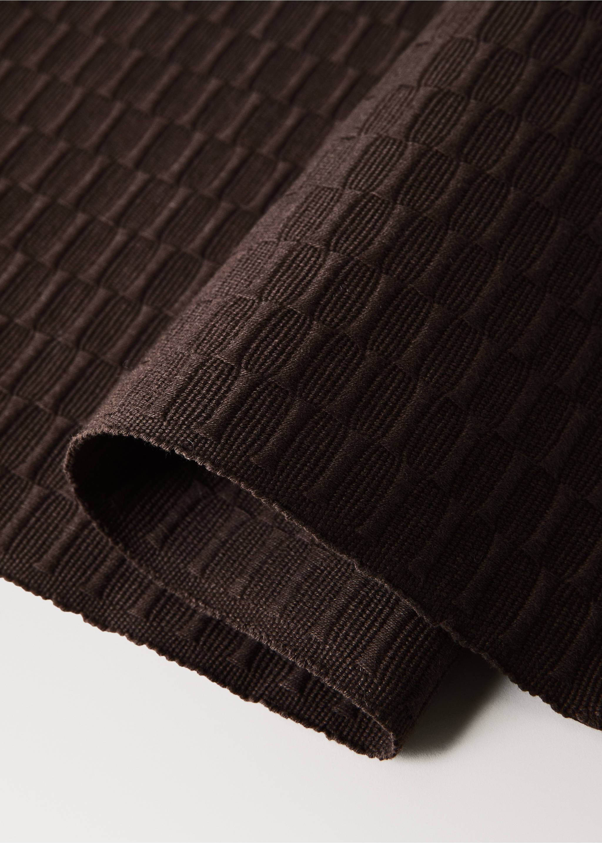 Individual cotton-textured placemat - Details of the article 1, Chocolate. Ref: 37012571-00.