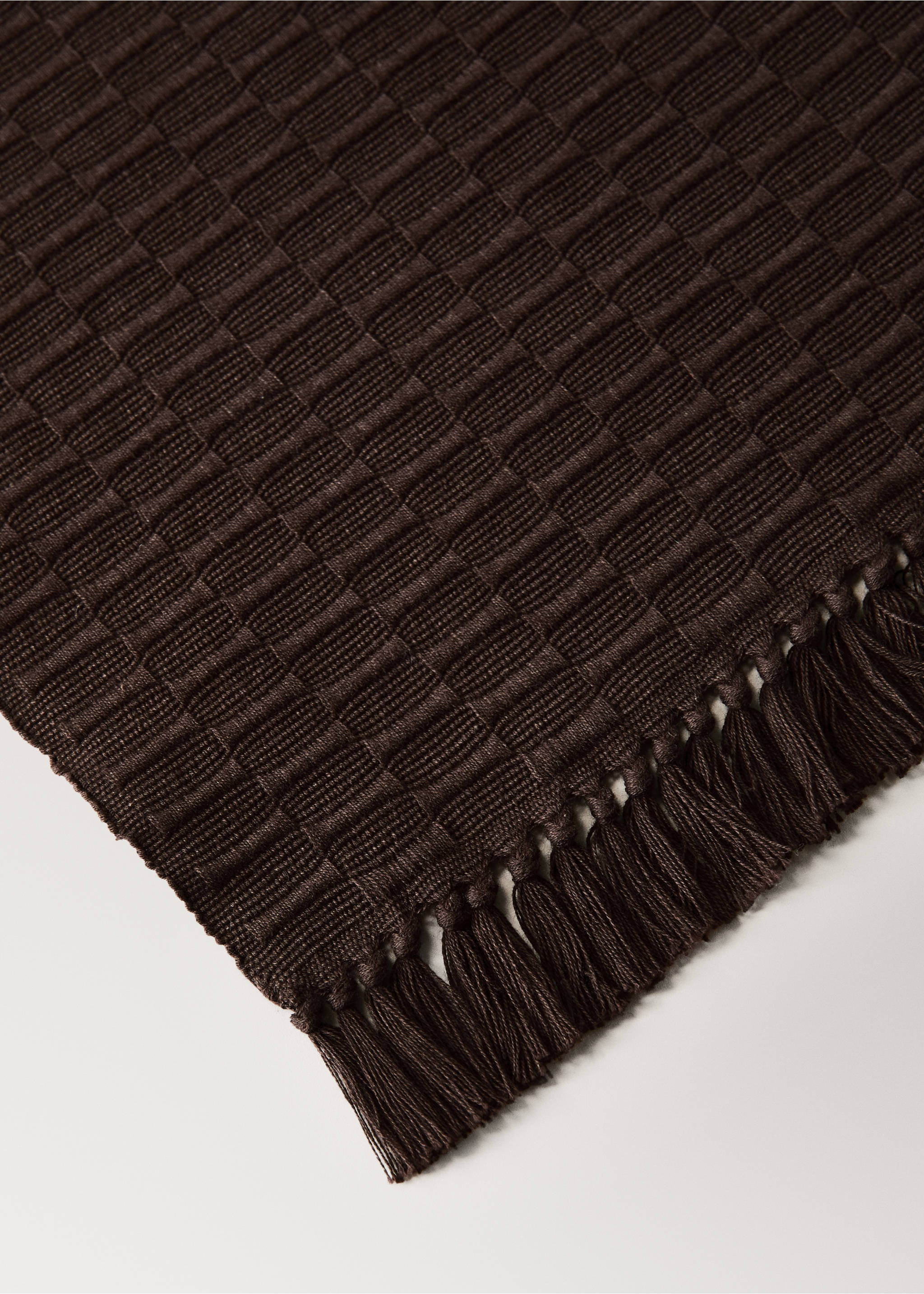 Individual cotton-textured placemat - Details of the article 2, Chocolate. Ref: 37012571-00.