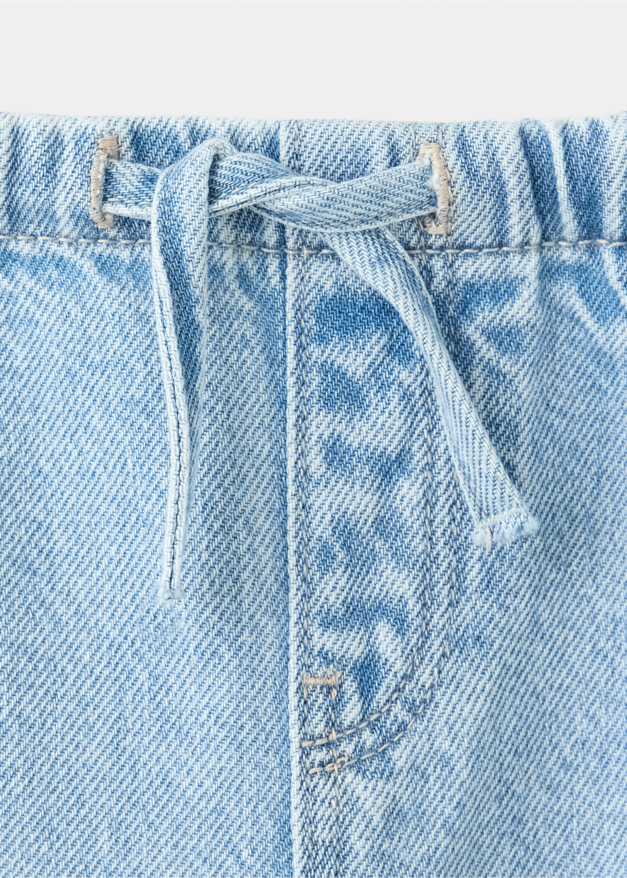 Relaxed-fit cotton jeans - Details of the article 8, Medium Blue. Ref: 37012904-00.