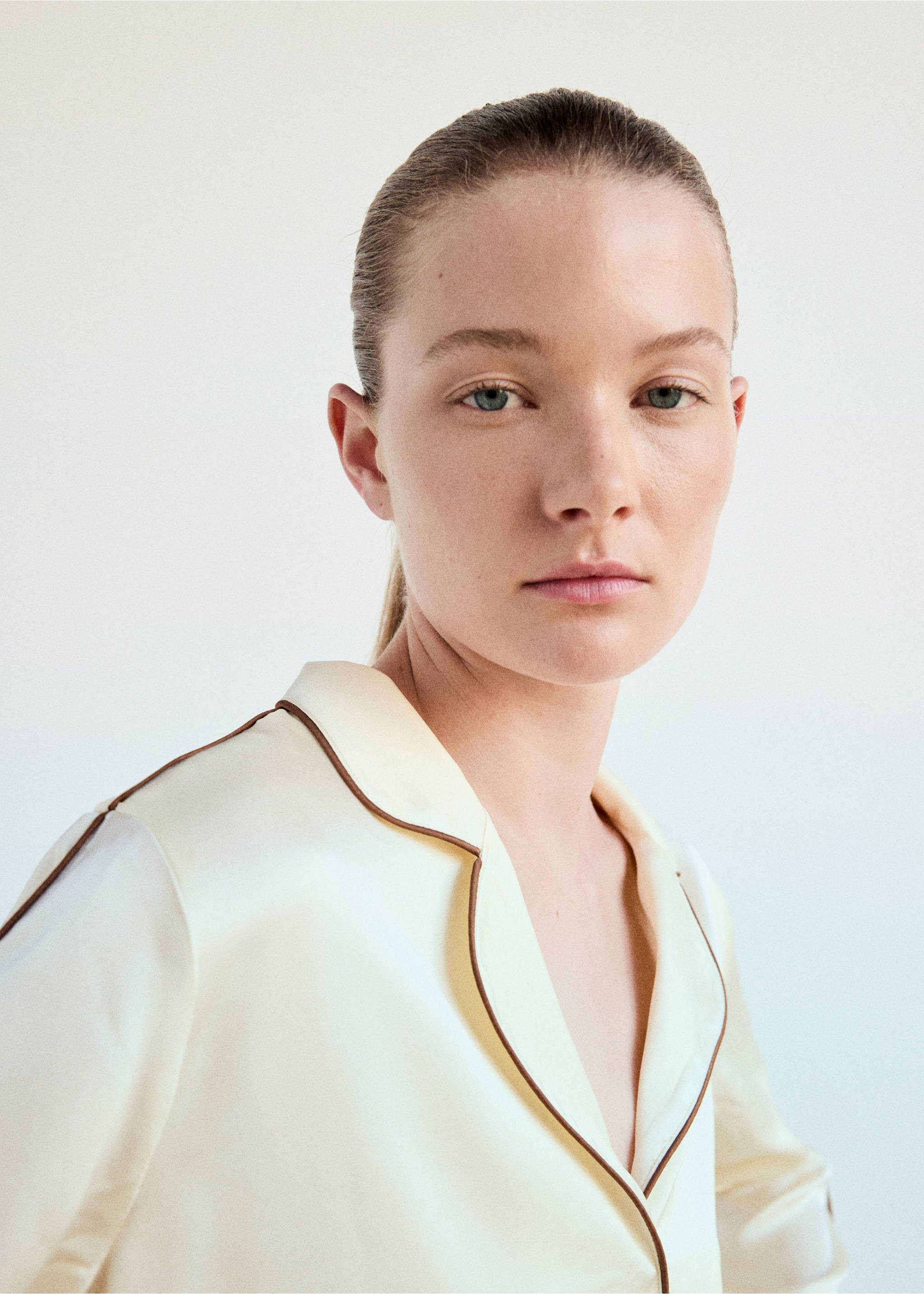 Satin viscose shirt with contrast pipping - Medium plane, Ivory White. Ref: 37012923-00.