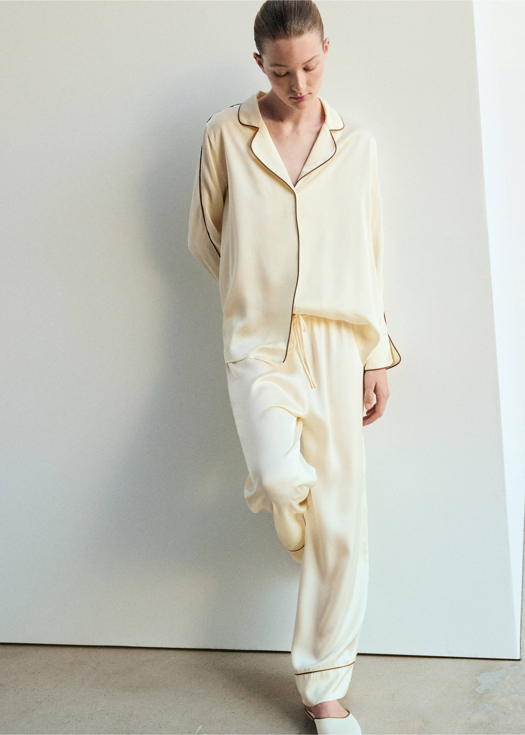 Satin viscose shirt with contrast pipping - Details of the article 3, Ivory White. Ref: 37012923-00.