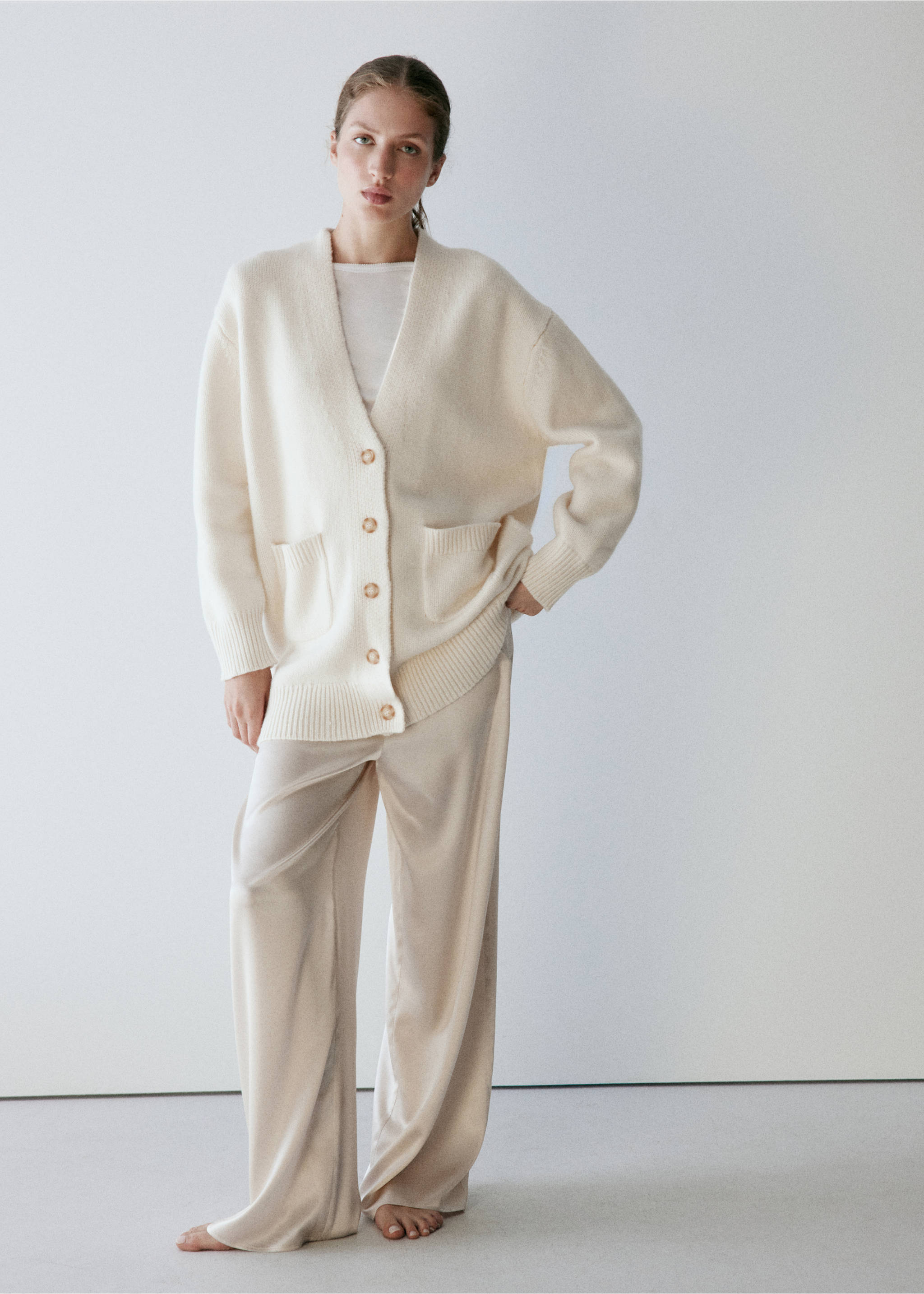 Jersey 100% lana oversize - Plano general, Blanco marfil. Ref: 37012925-00.