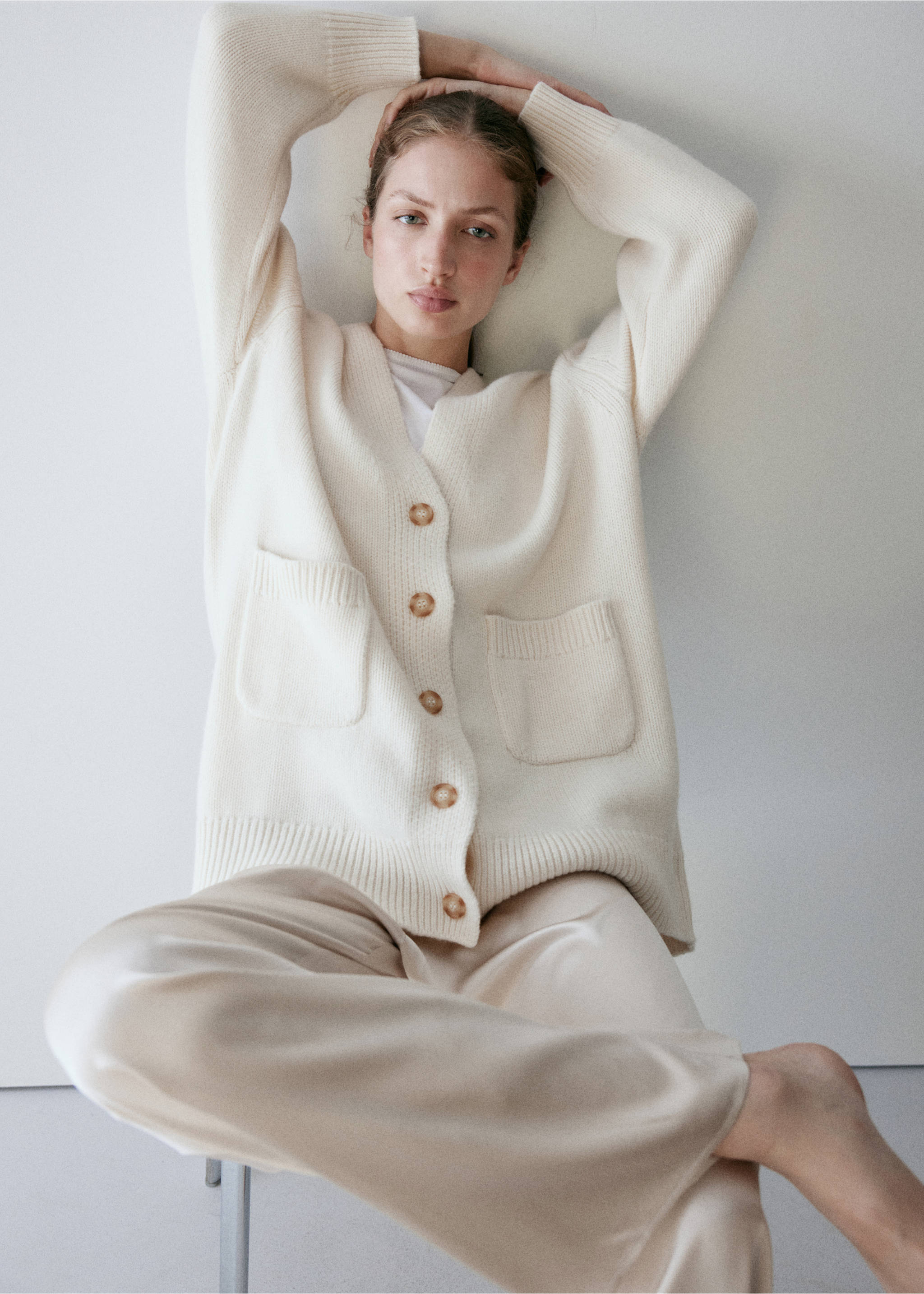 Jersey 100% lana oversize - Plano medio, Blanco marfil. Ref: 37012925-00.