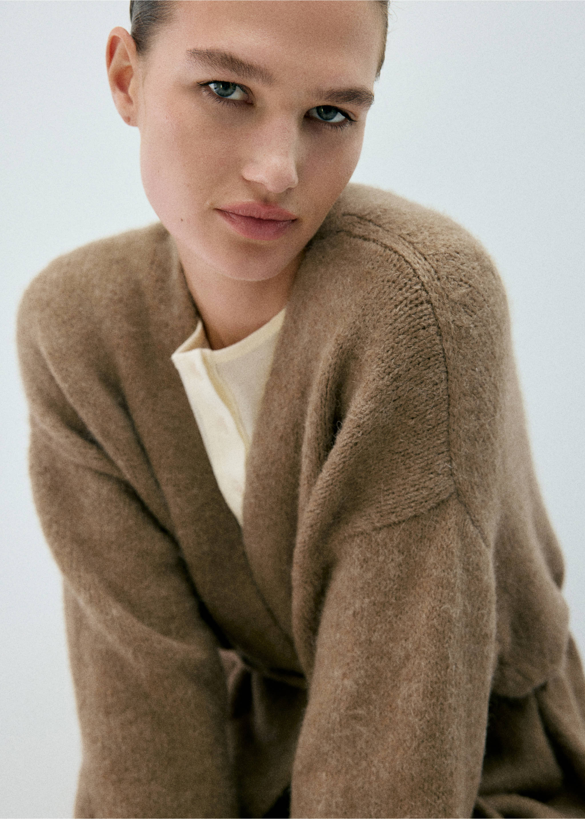 Knit sweater with tie detail - Details of the article 1, Brown. Ref: 37012927-00.