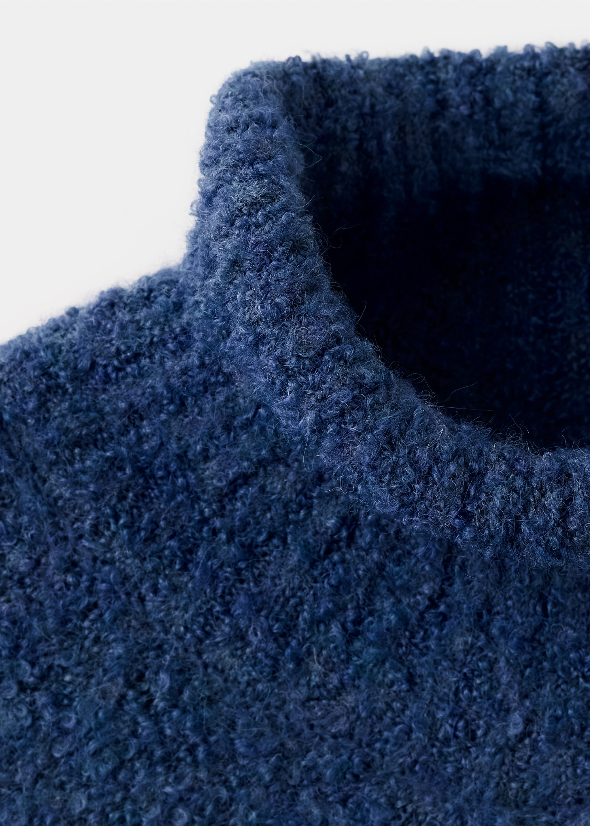 Pull tissu bouclette col montant - Détail de l'article 8, Bleu. Ref: 37012929-00.