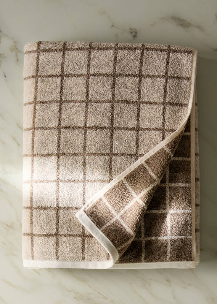 Large 100% cotton terry bath towel — Brown
