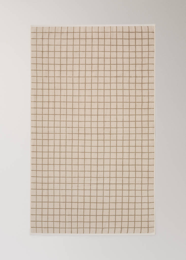 Large 100% cotton terry bath towel — Brown