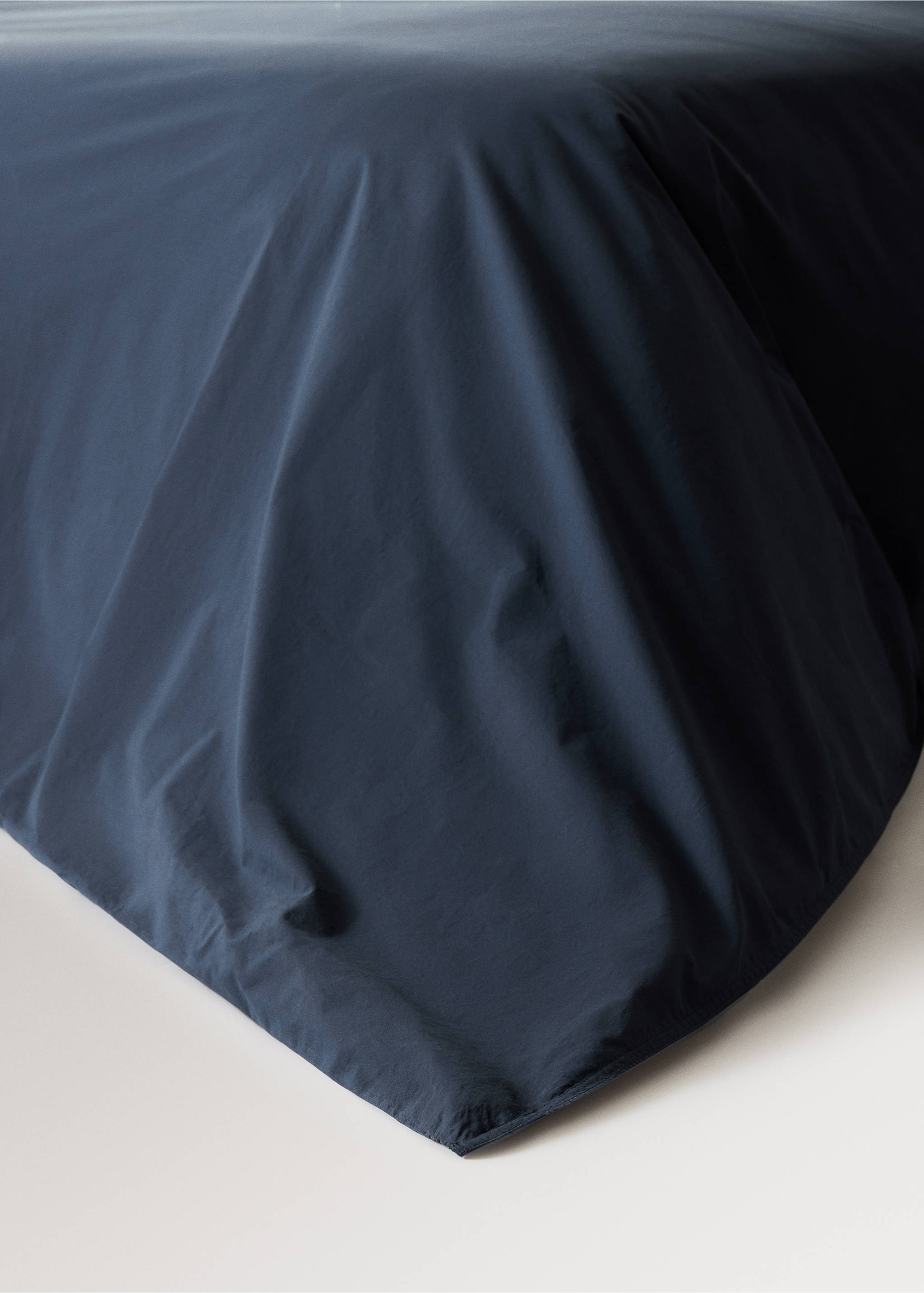 Dekbedovertrek van 100% perkal katoen, garment-dye, voor een bed van 150/160 cm - Detail van het artikel 8, Marineblauw. Ref: 37012949-00.