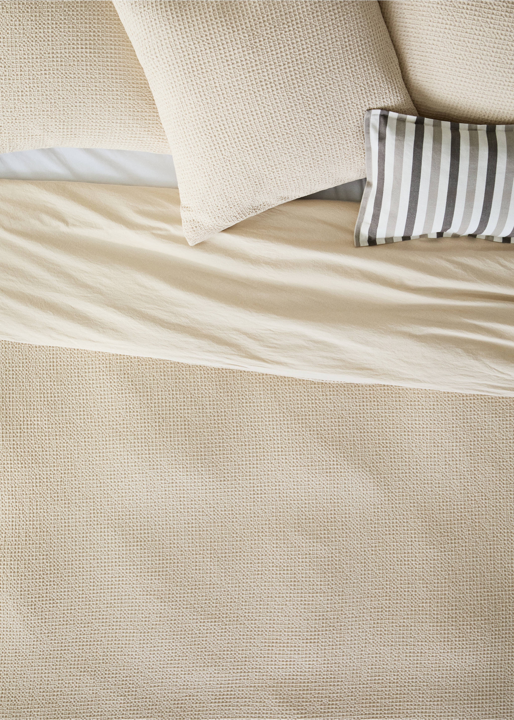Waffle cotton garment-dyed duvet cover for 135/140 cm bed - Details of the article 7, Beige. Ref: 37012970-00.