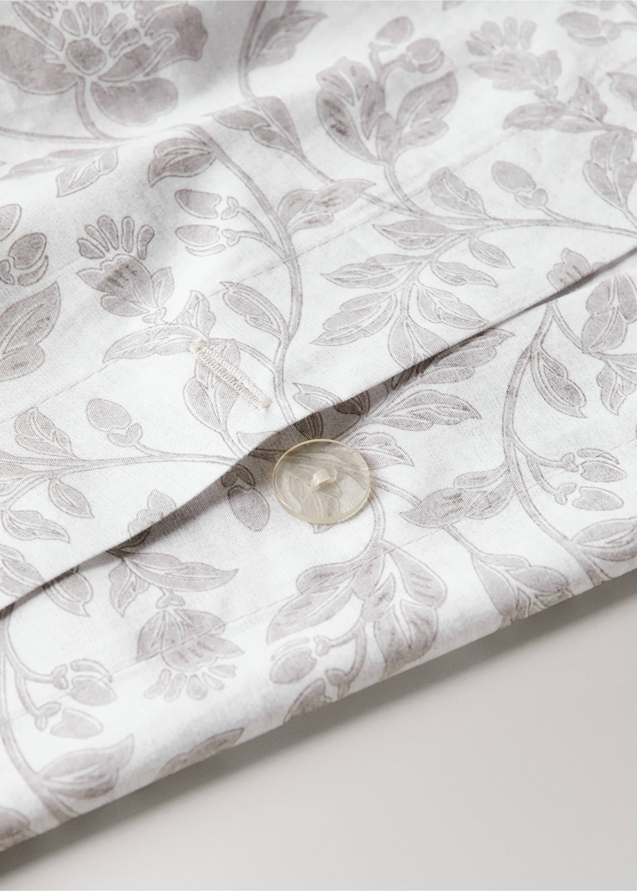 Percale cotton floral print duvet cover for a 90 cm bed - Details of the article 2, Ecru. Ref: 37012976-00.