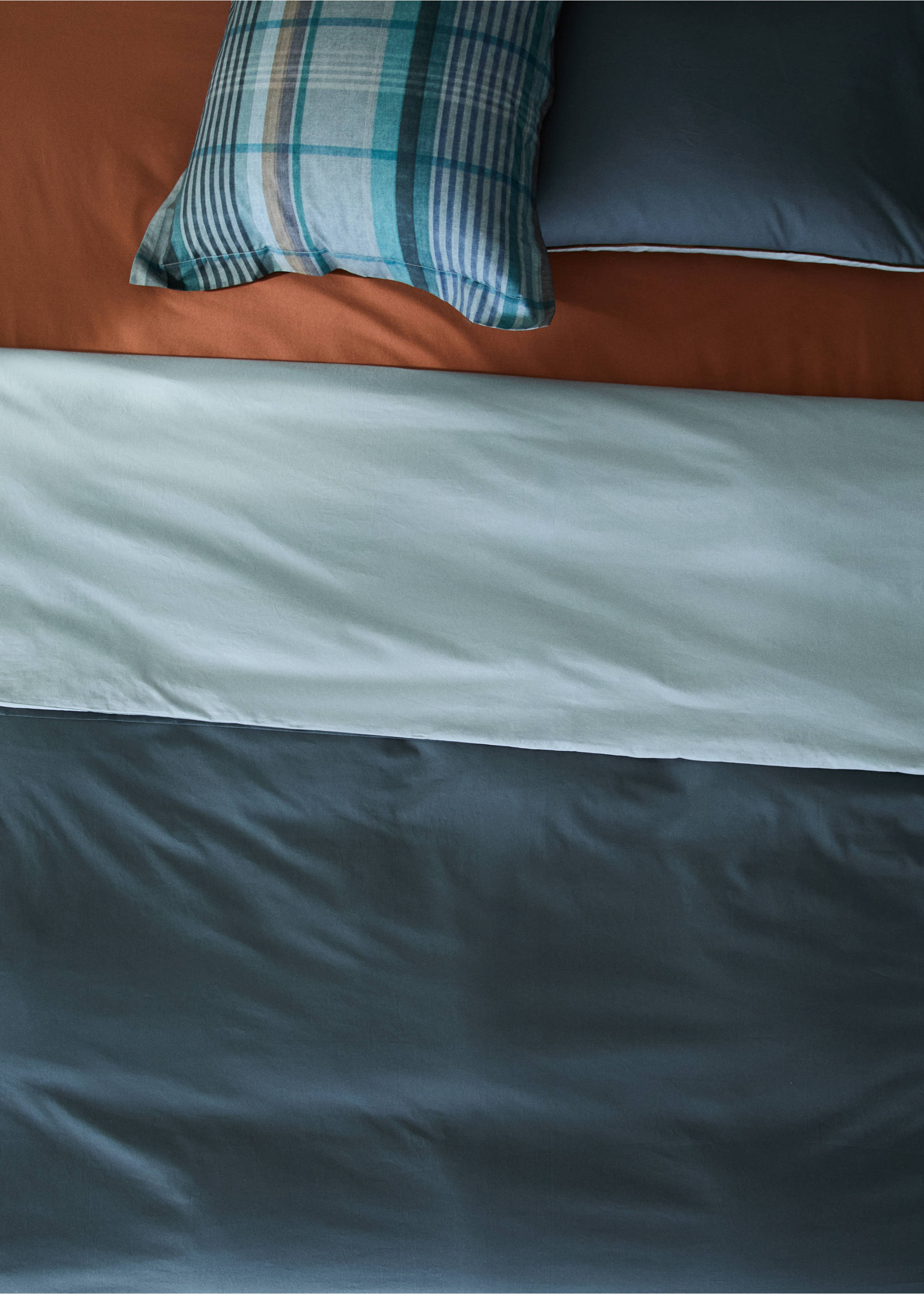Reversible duvet cover for 180/200cm bed - Details of the article 7, Petrol Blue. Ref: 37012985-00.