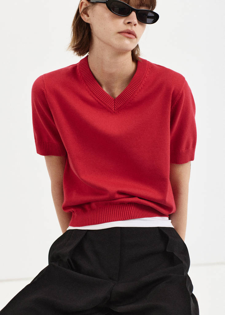 V-neck knit sweater — Red