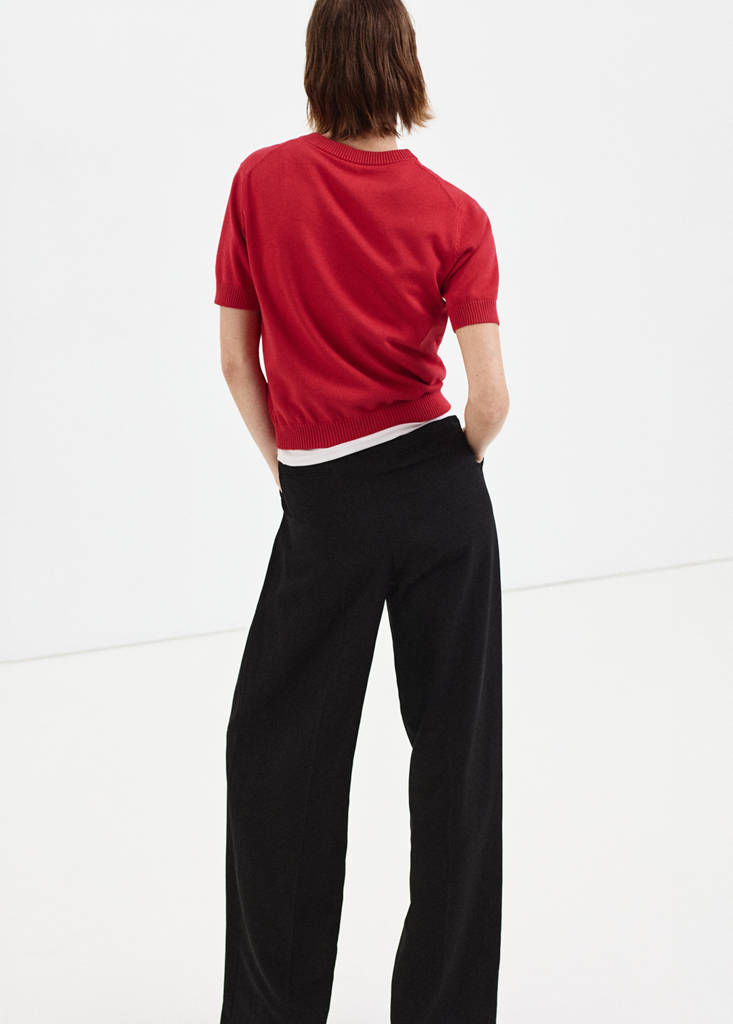 V-neck knit sweater — Red