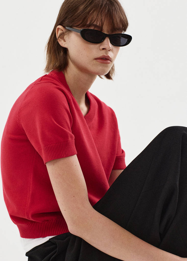 V-neck knit sweater — Red