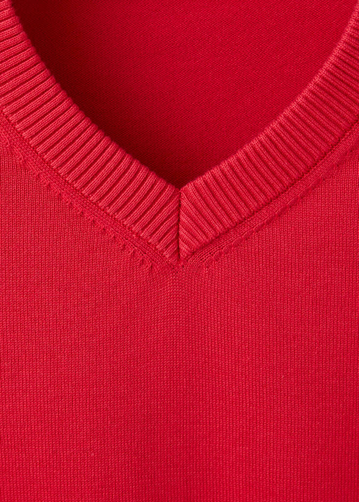 V-neck knit sweater — Red