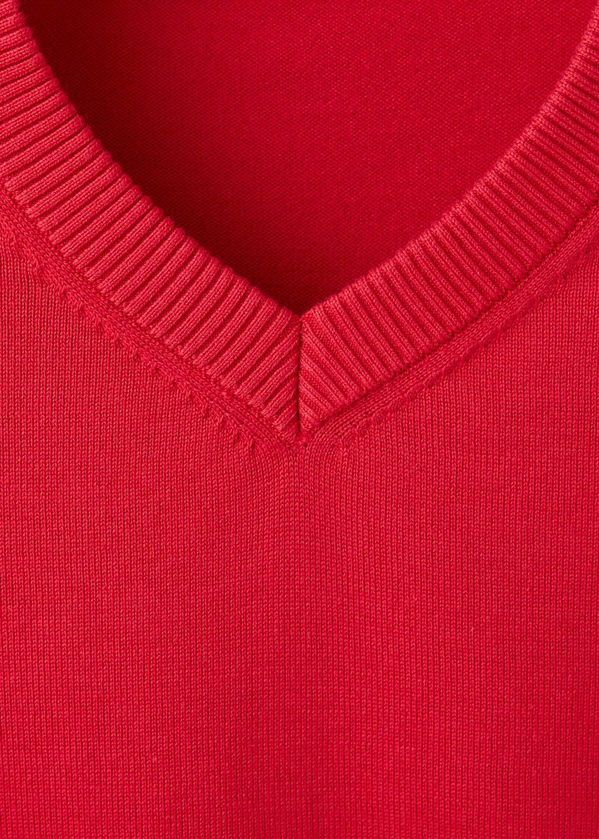 V-neck knit sweater — Red