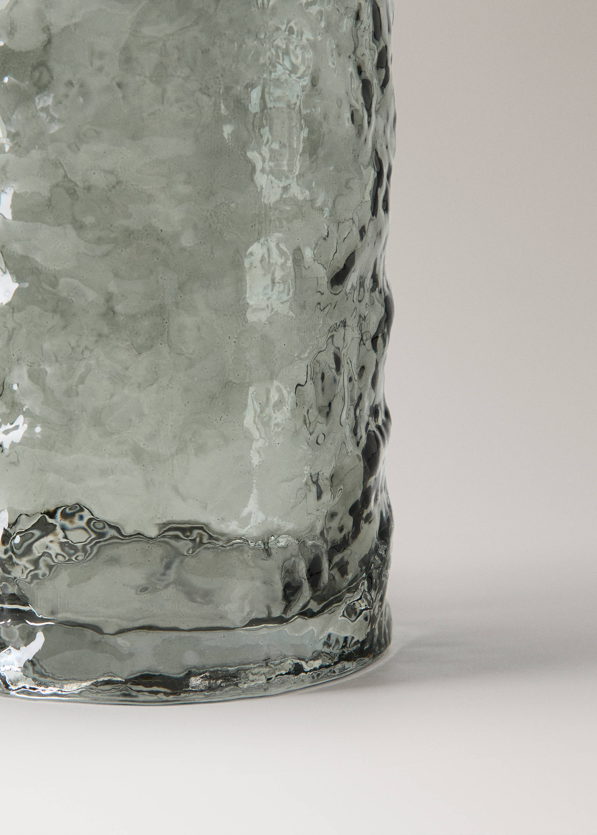 100% relief glass vase - Details of the article 2