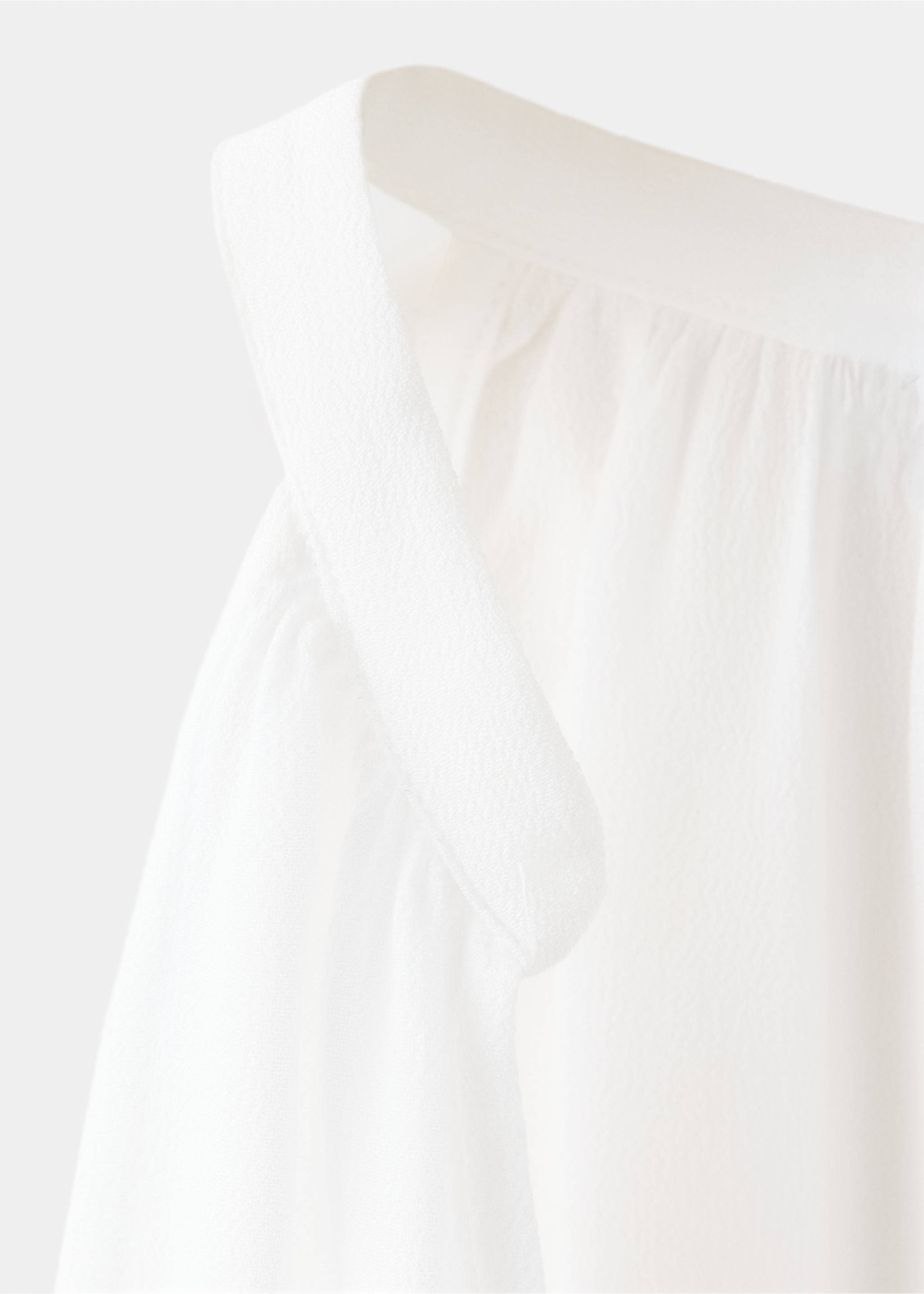 Asymmetric fluid top - Details of the article 8, Off White. Ref: 37013279-00.