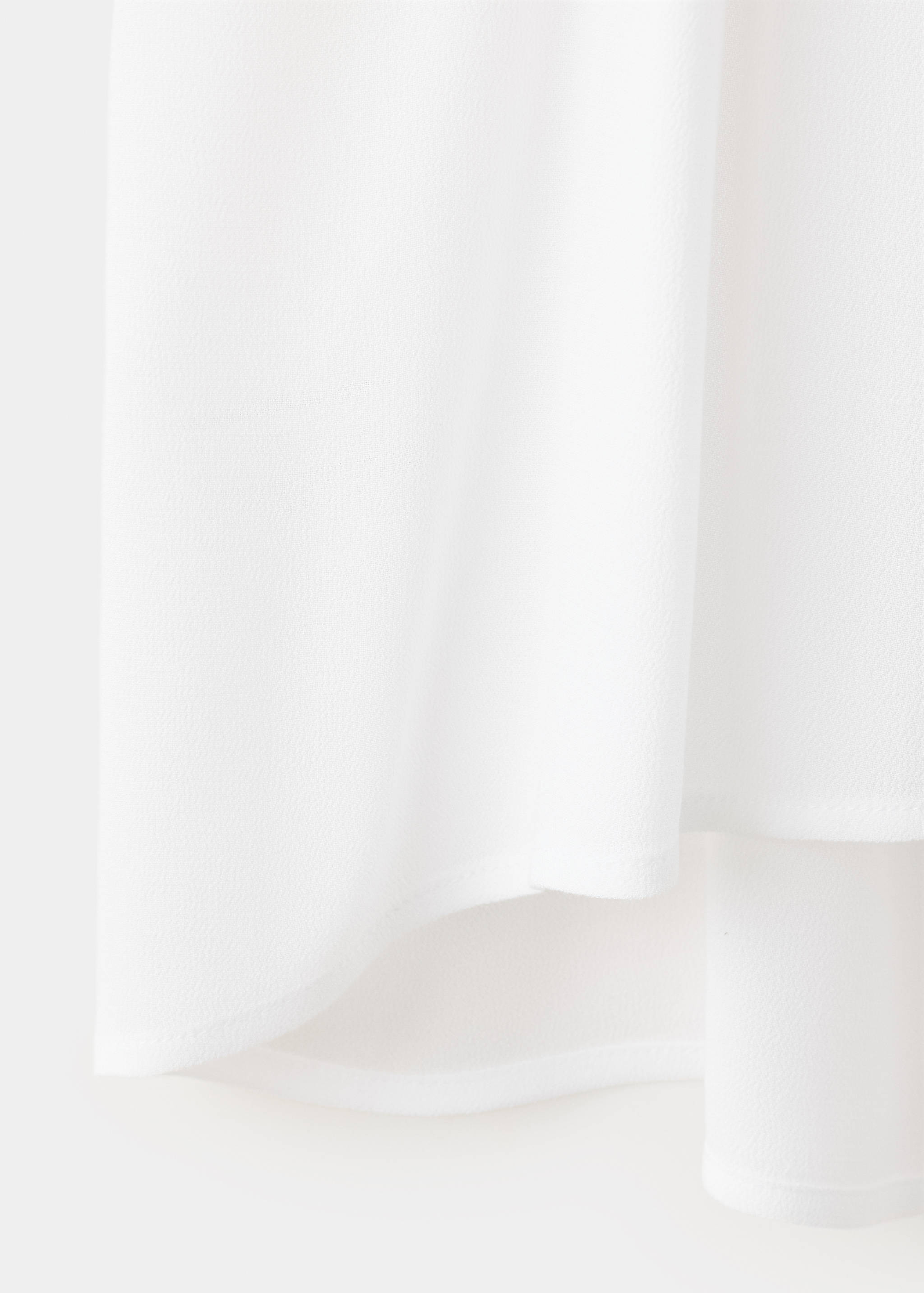 Asymmetric fluid top - Details of the article 0