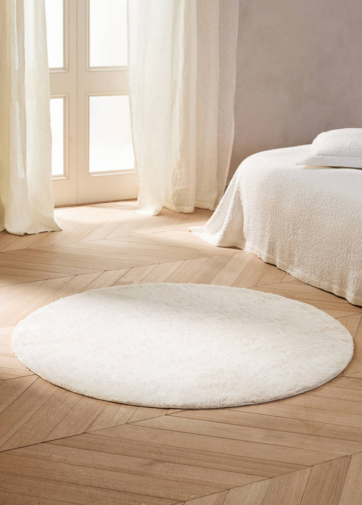 Small rug with a soft texture — Off White