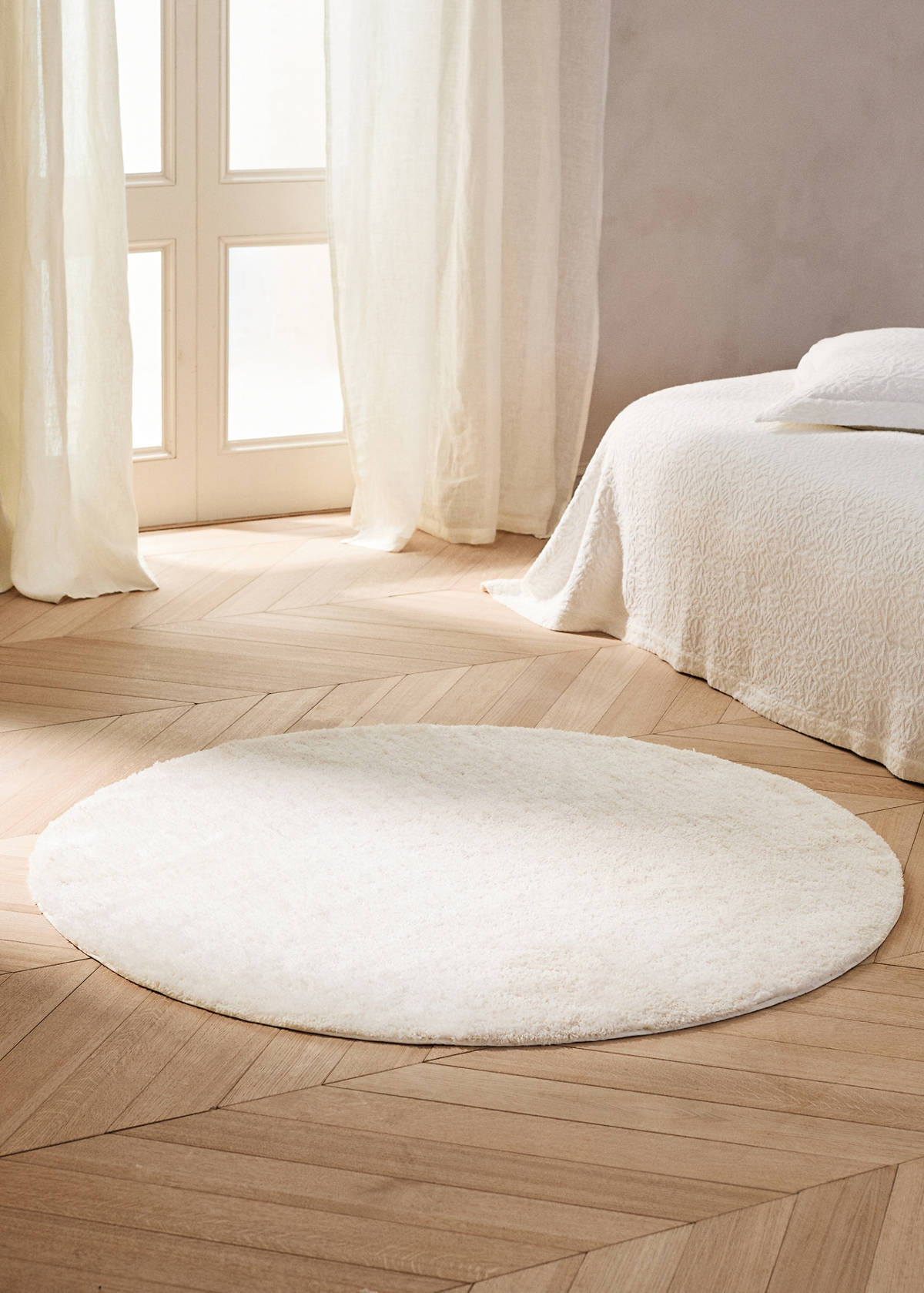 Small rug with a soft texture — Off White