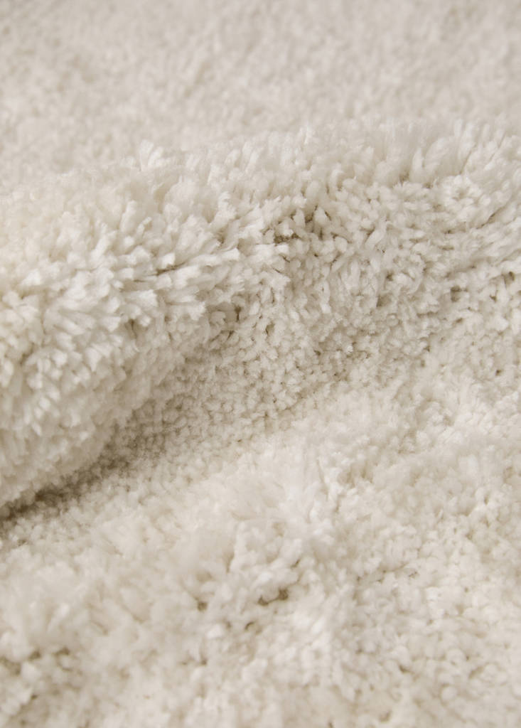 Small rug with a soft texture — Off White