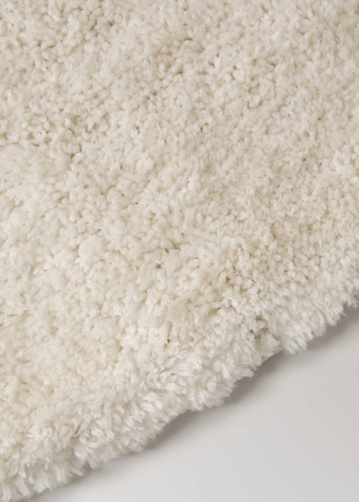 Small rug with a soft texture — Off White