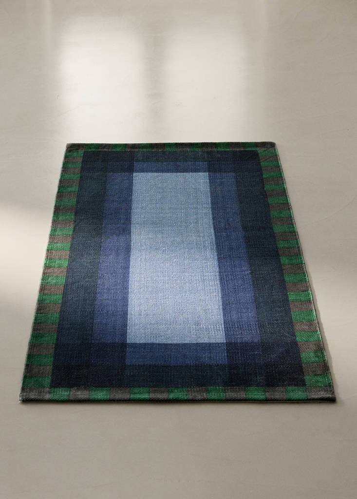 Small mosaic-pattern rug — Blue