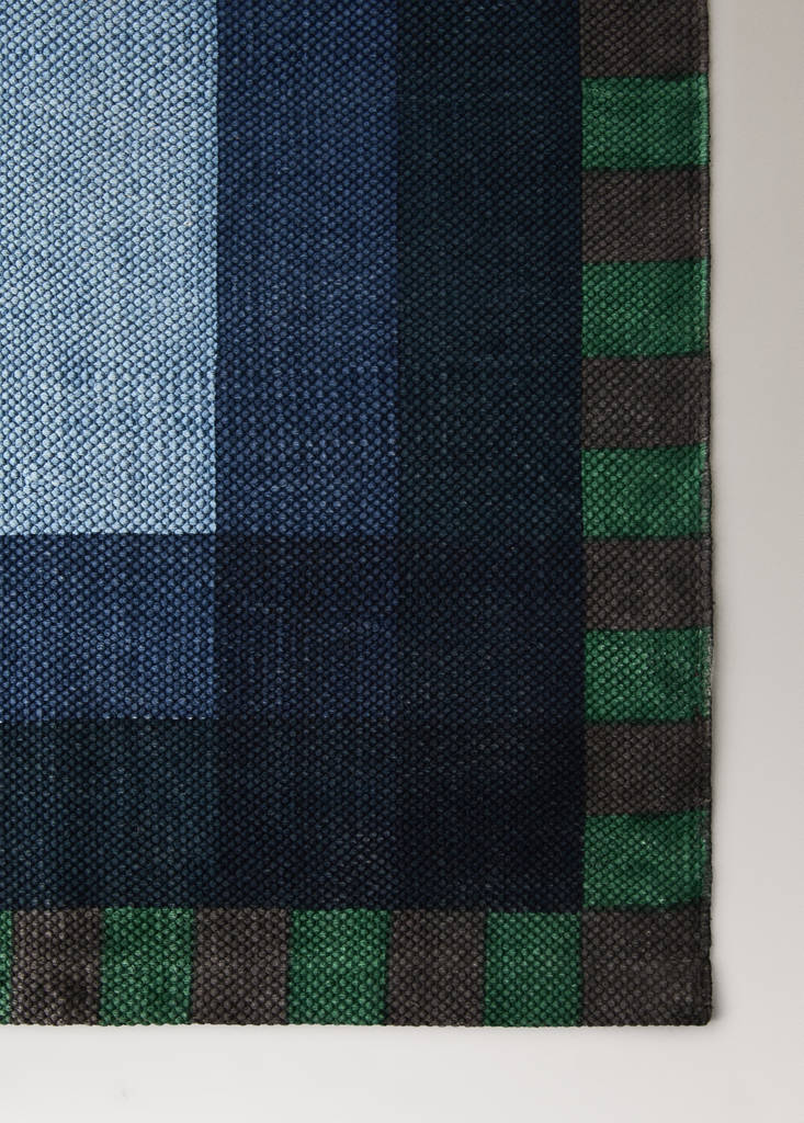 Small mosaic-pattern rug — Blue