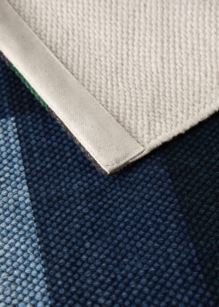 Small mosaic-pattern rug — Blue