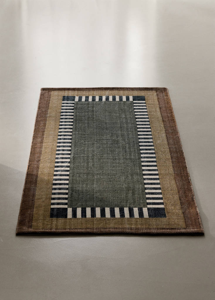 Small geometric patterned rug — Dark Green