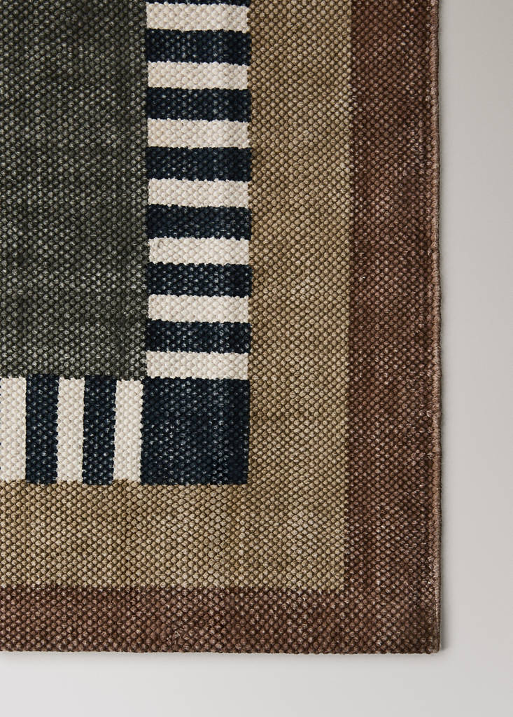 Small geometric patterned rug — Dark Green